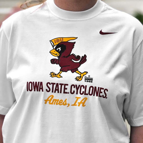 Nike® Women's Pennant Cy White Boxy T-Shirt